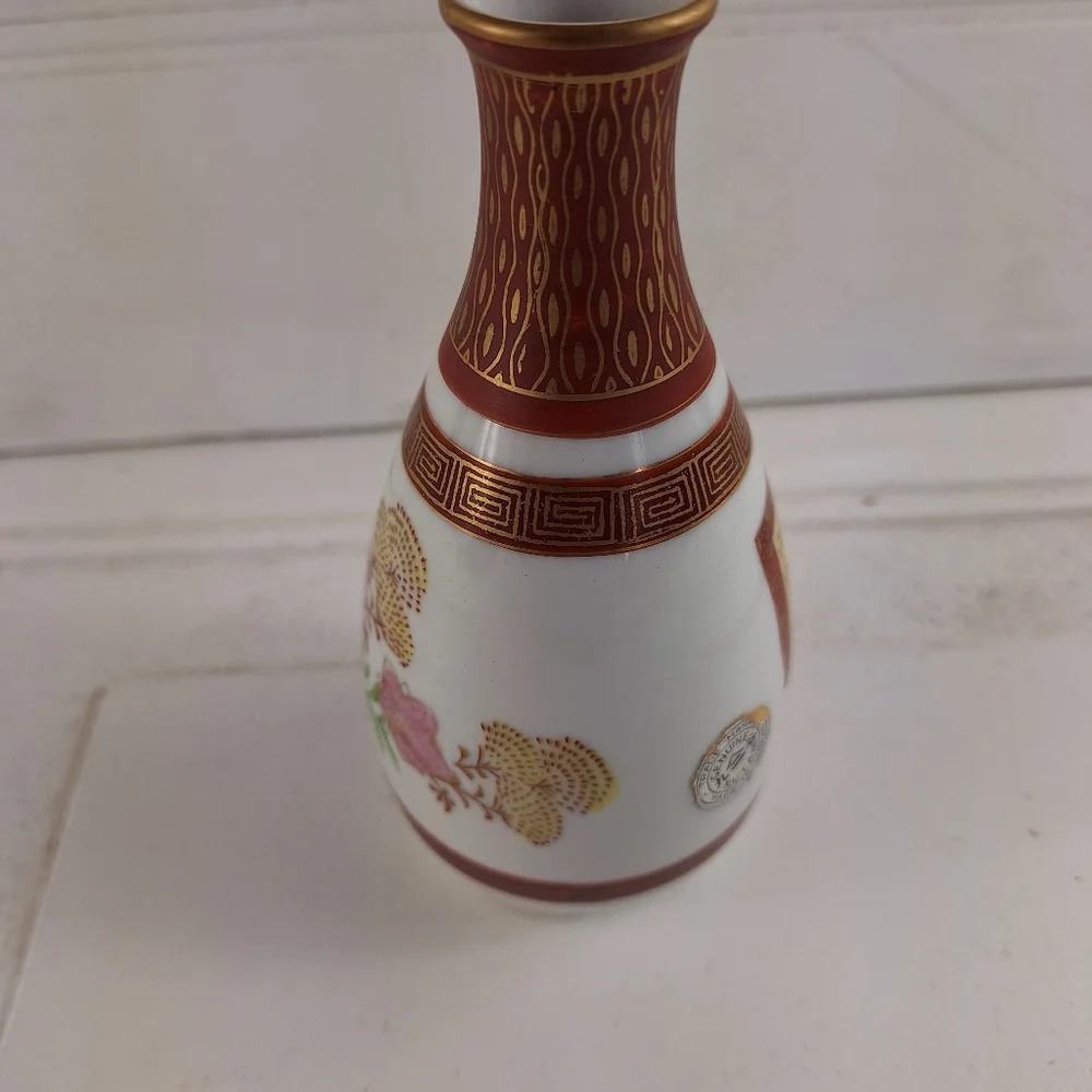 Genuine Kutani Sake Bottle & 1 cup Floral Accents - Picture 5 of 7